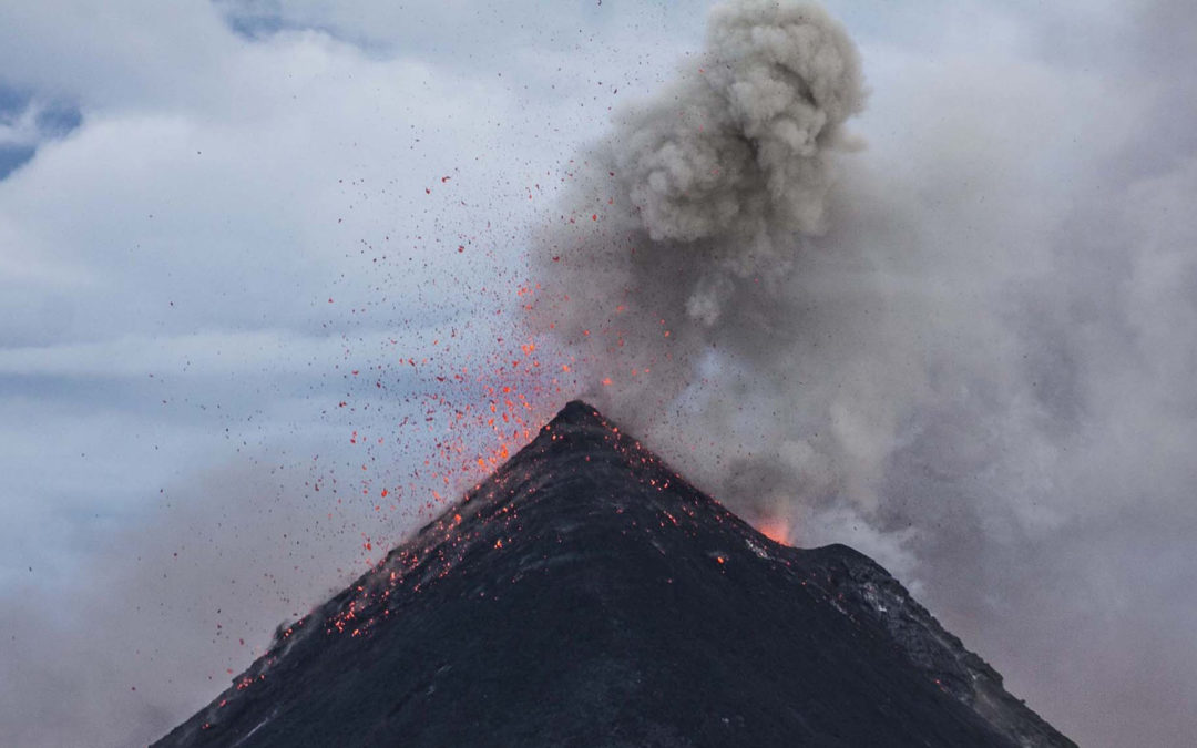 8 novembre ore 19 – Alberto Renzulli – I vulcani tra miti e leggende e… qualche pillola di verità scientifica sull’origine dei magmi.
